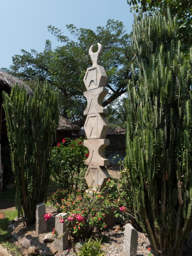 Le Zahir Lodge Ambatoloaka  Buitenkant foto