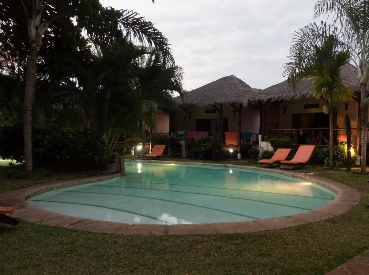 Le Zahir Lodge Ambatoloaka  Buitenkant foto