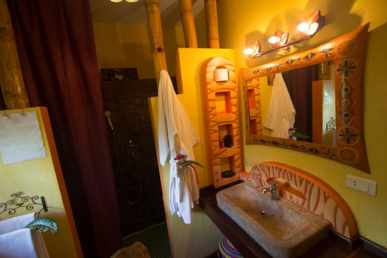 Le Zahir Lodge Ambatoloaka  Buitenkant foto